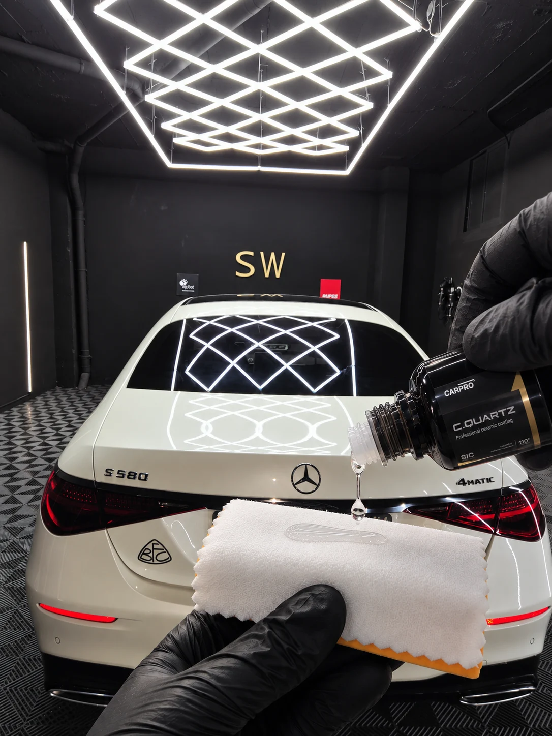 Aplicación de coating cerámico CARPRO C.Quartz sobre un Mercedes S580 en SW Studio