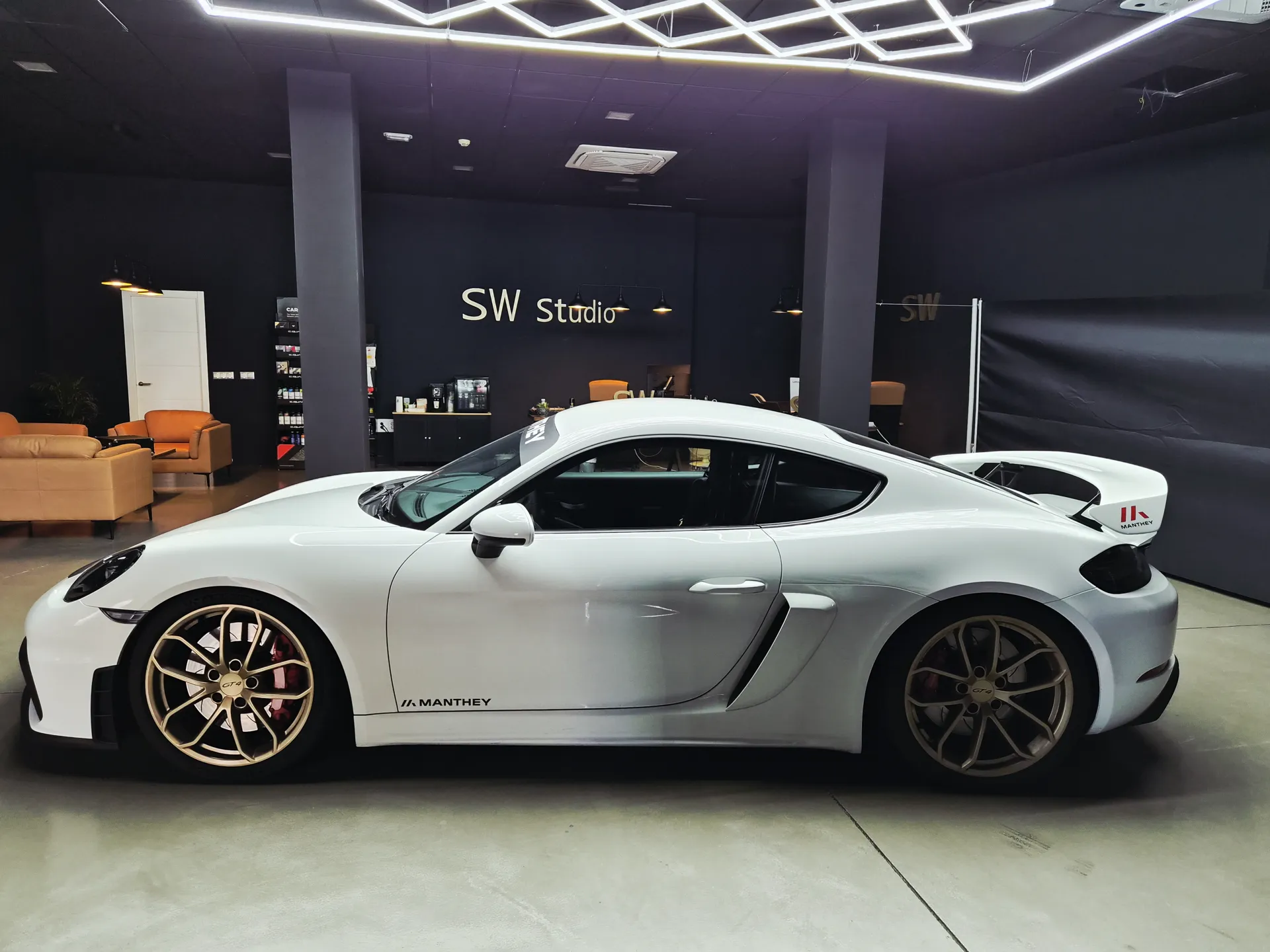 Porsche 718 Cayman GT4 con kit Manthey en SW Studio, Vélez-Málaga