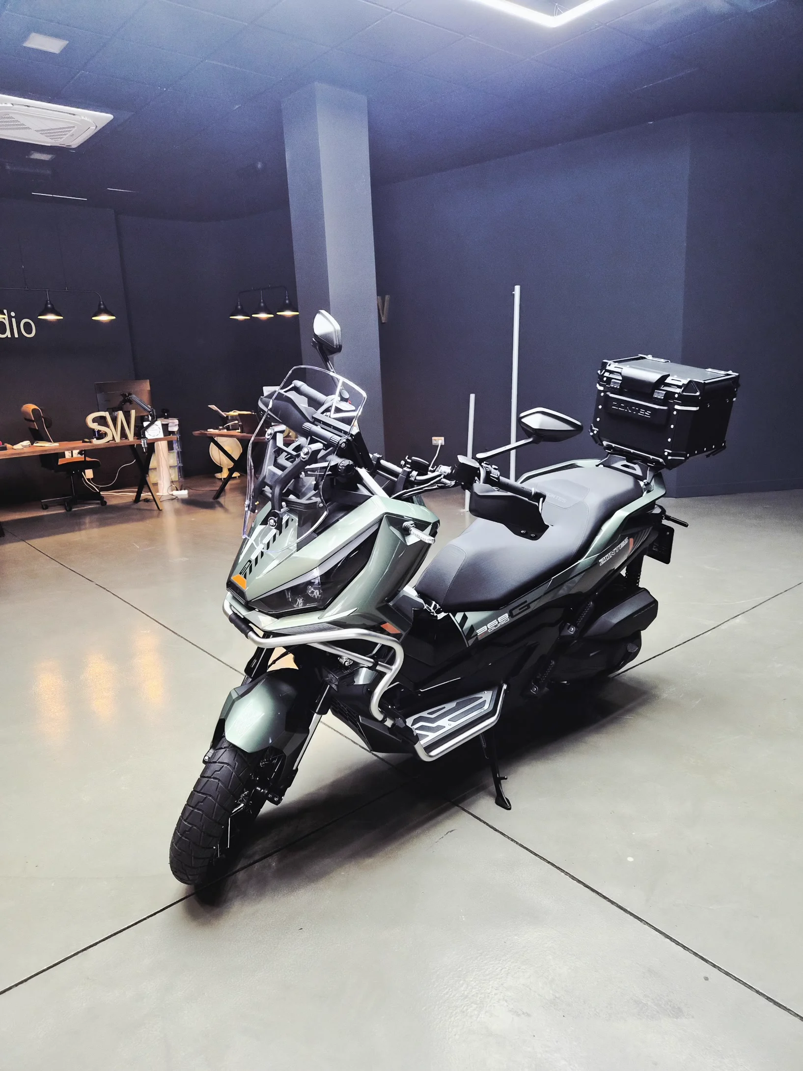 Moto recién comprada, protegida con cerámico en SW Studio, Vélez-Málaga